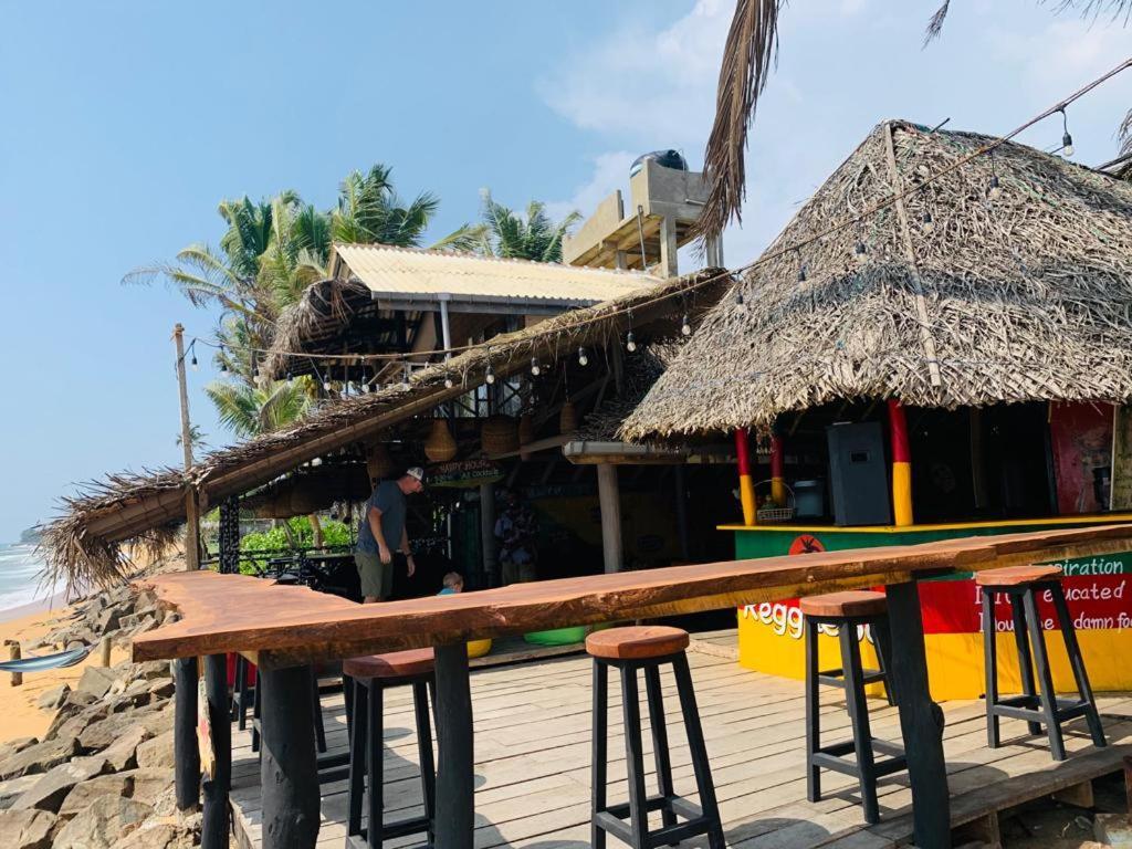 Backpack Beach Hostel & Reggae Bar Boossa Экстерьер фото
