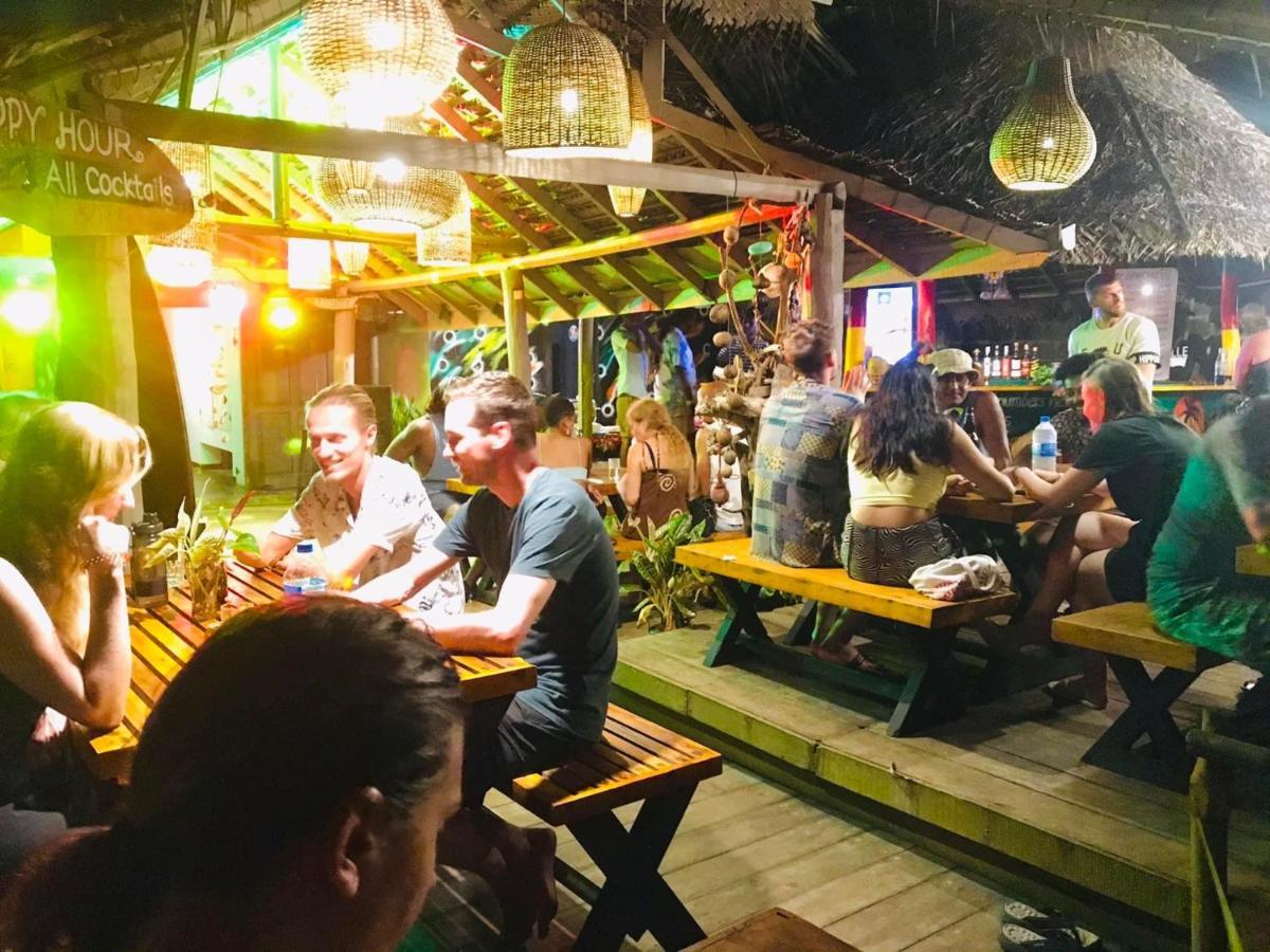 Backpack Beach Hostel & Reggae Bar Boossa Экстерьер фото