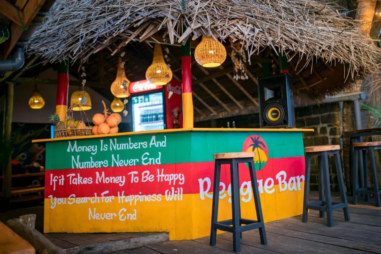 Backpack Beach Hostel & Reggae Bar Boossa Экстерьер фото