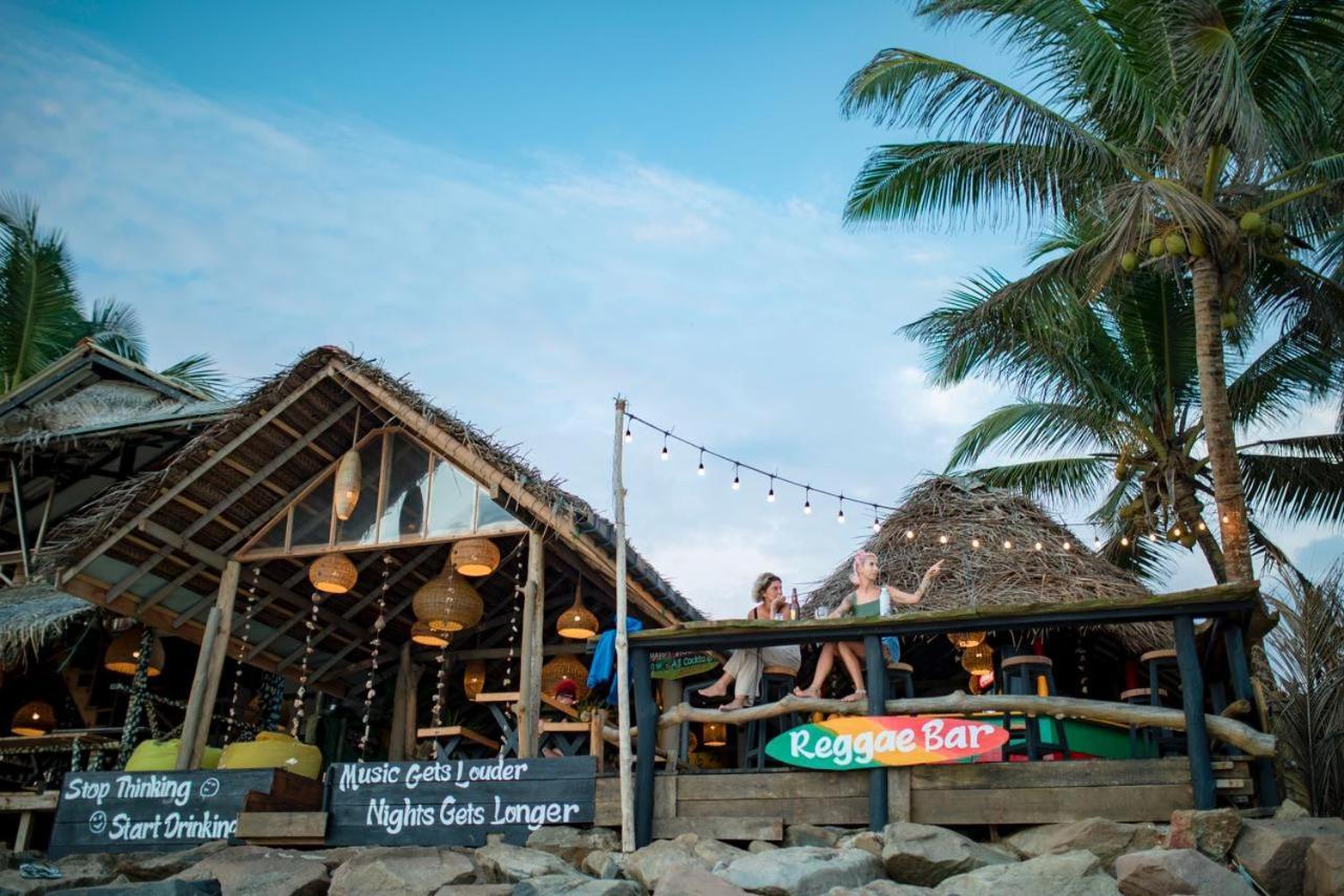 Backpack Beach Hostel & Reggae Bar Boossa Экстерьер фото
