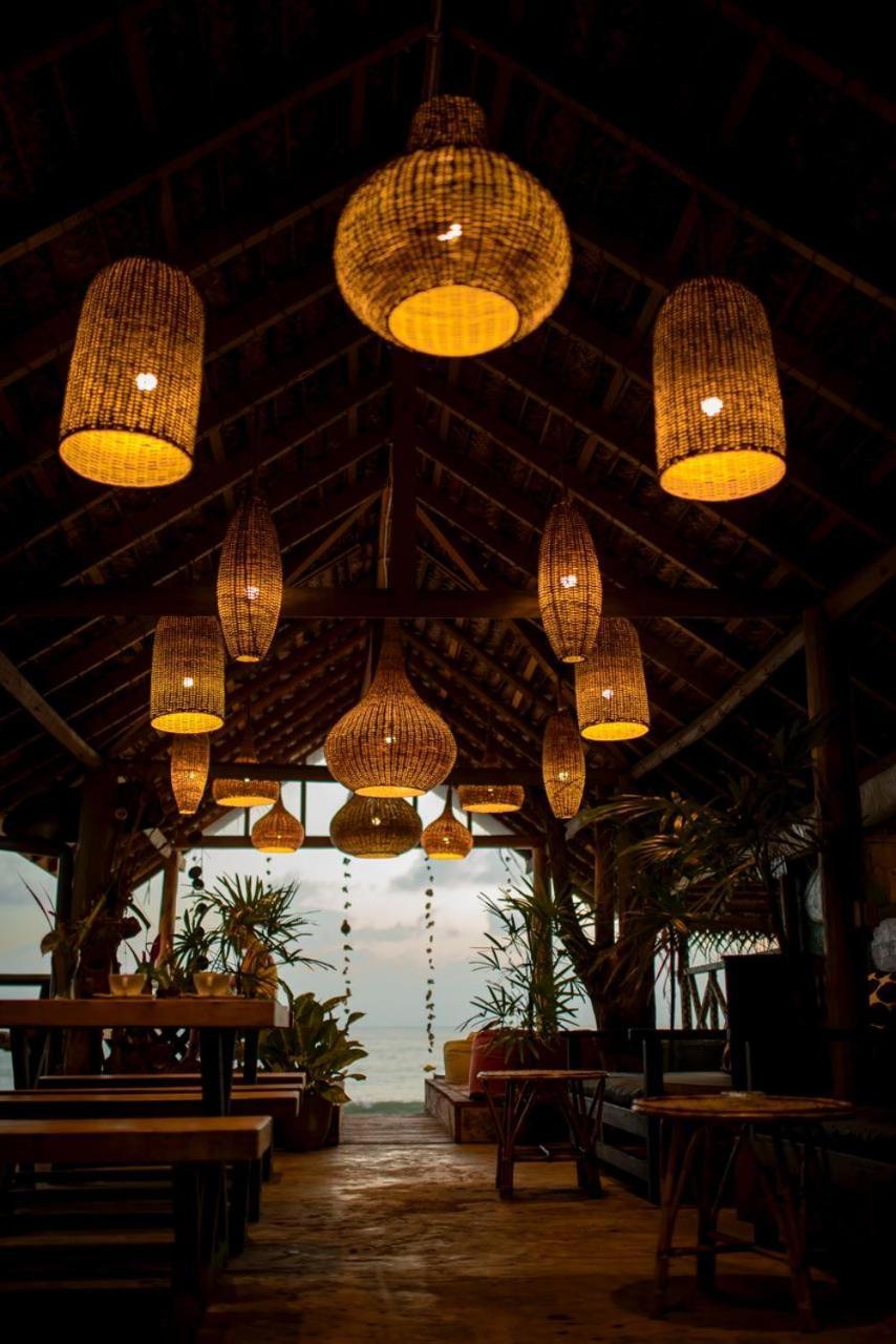 Backpack Beach Hostel & Reggae Bar Boossa Экстерьер фото