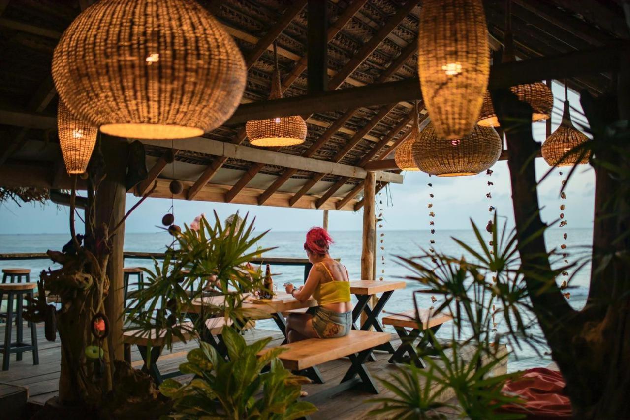 Backpack Beach Hostel & Reggae Bar Boossa Экстерьер фото