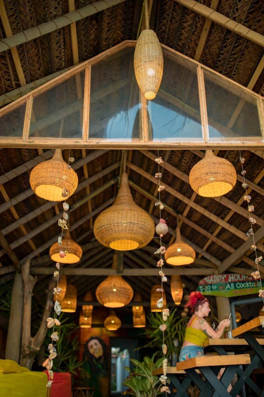 Backpack Beach Hostel & Reggae Bar Boossa Экстерьер фото