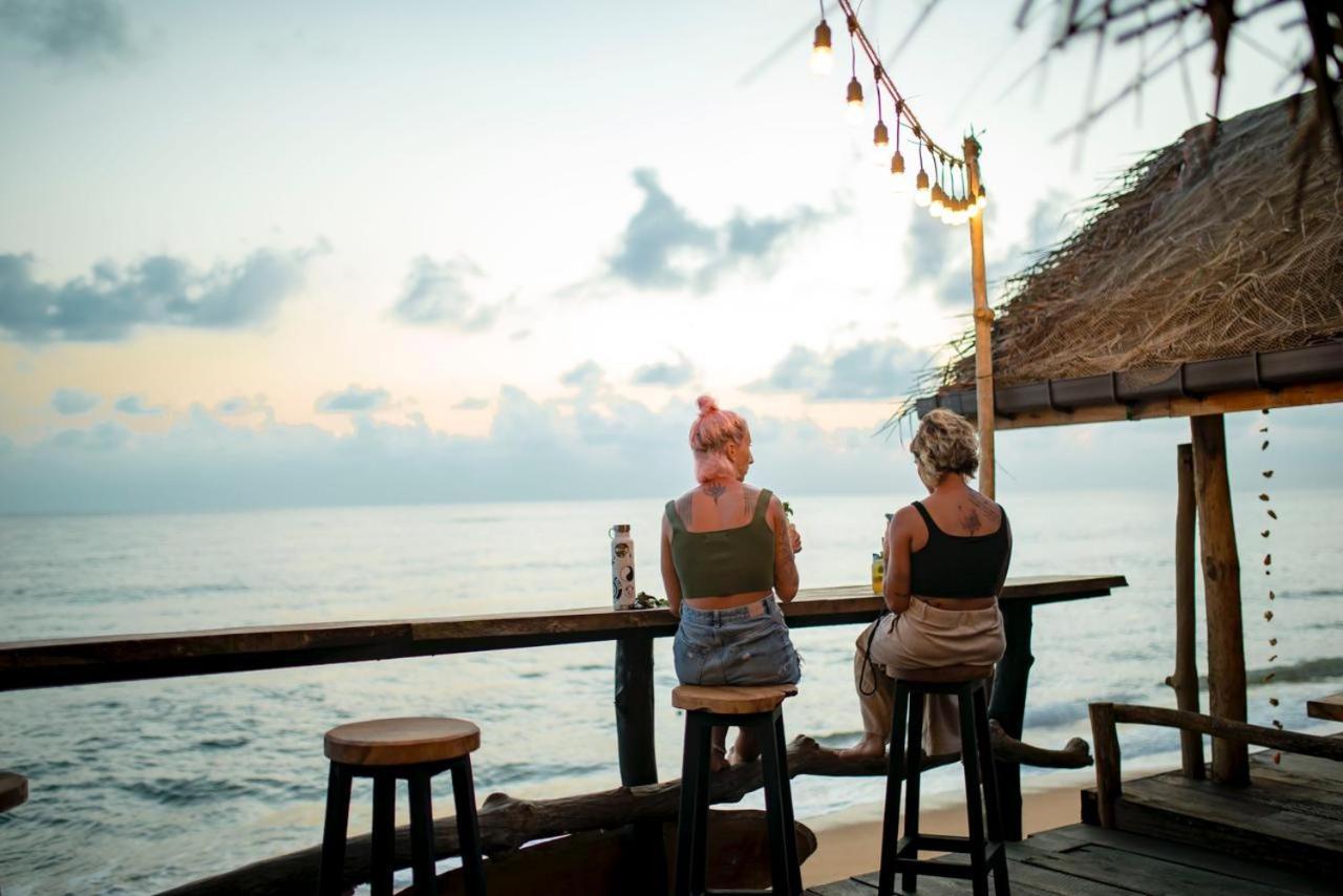Backpack Beach Hostel & Reggae Bar Boossa Экстерьер фото