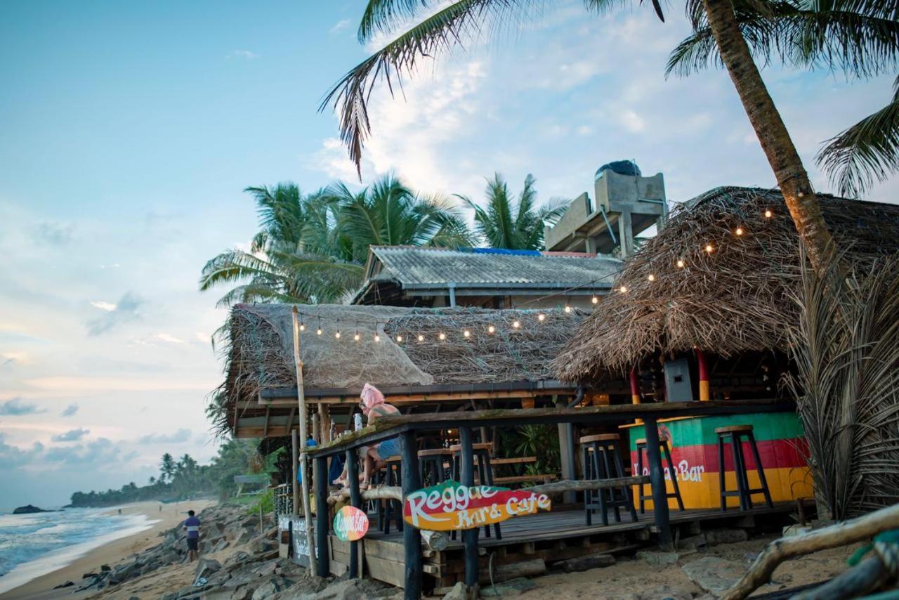 Backpack Beach Hostel & Reggae Bar Boossa Экстерьер фото