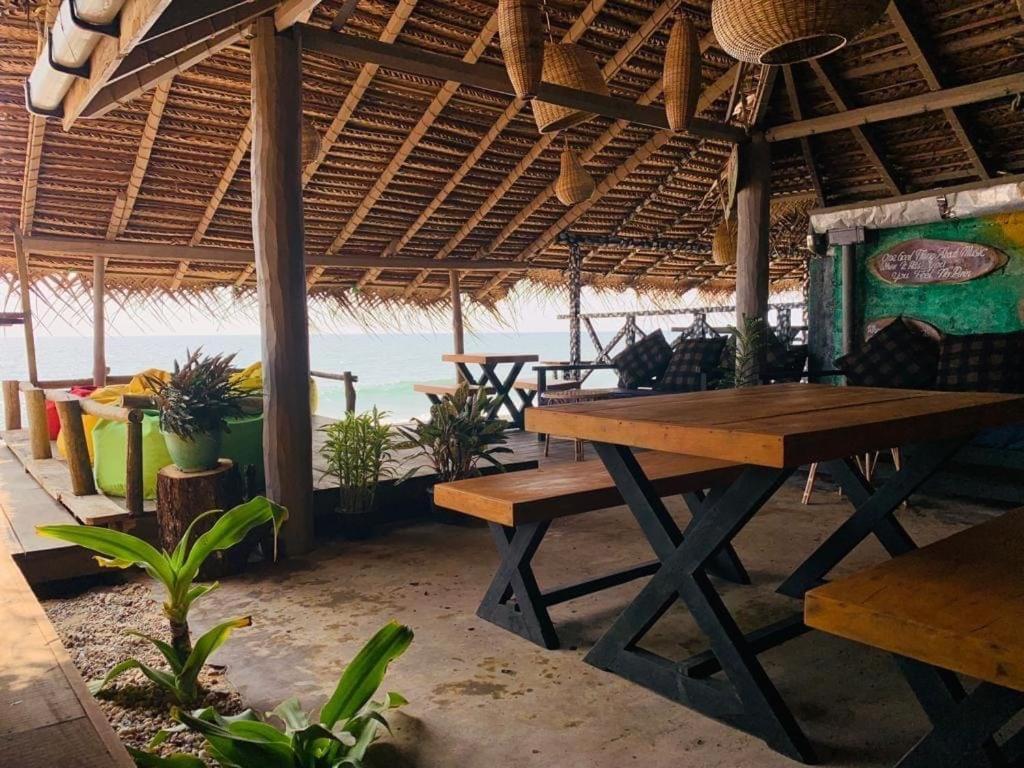 Backpack Beach Hostel & Reggae Bar Boossa Экстерьер фото