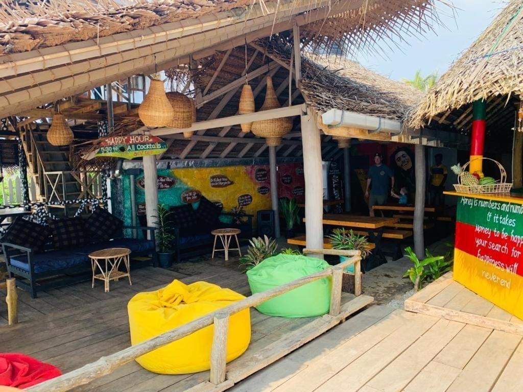 Backpack Beach Hostel & Reggae Bar Boossa Экстерьер фото