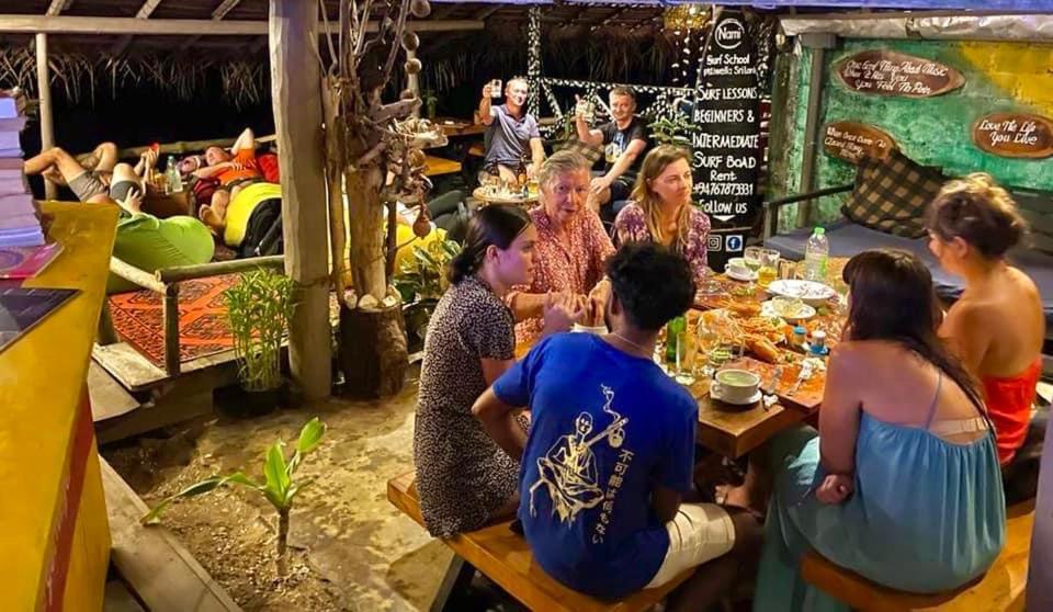 Backpack Beach Hostel & Reggae Bar Boossa Экстерьер фото
