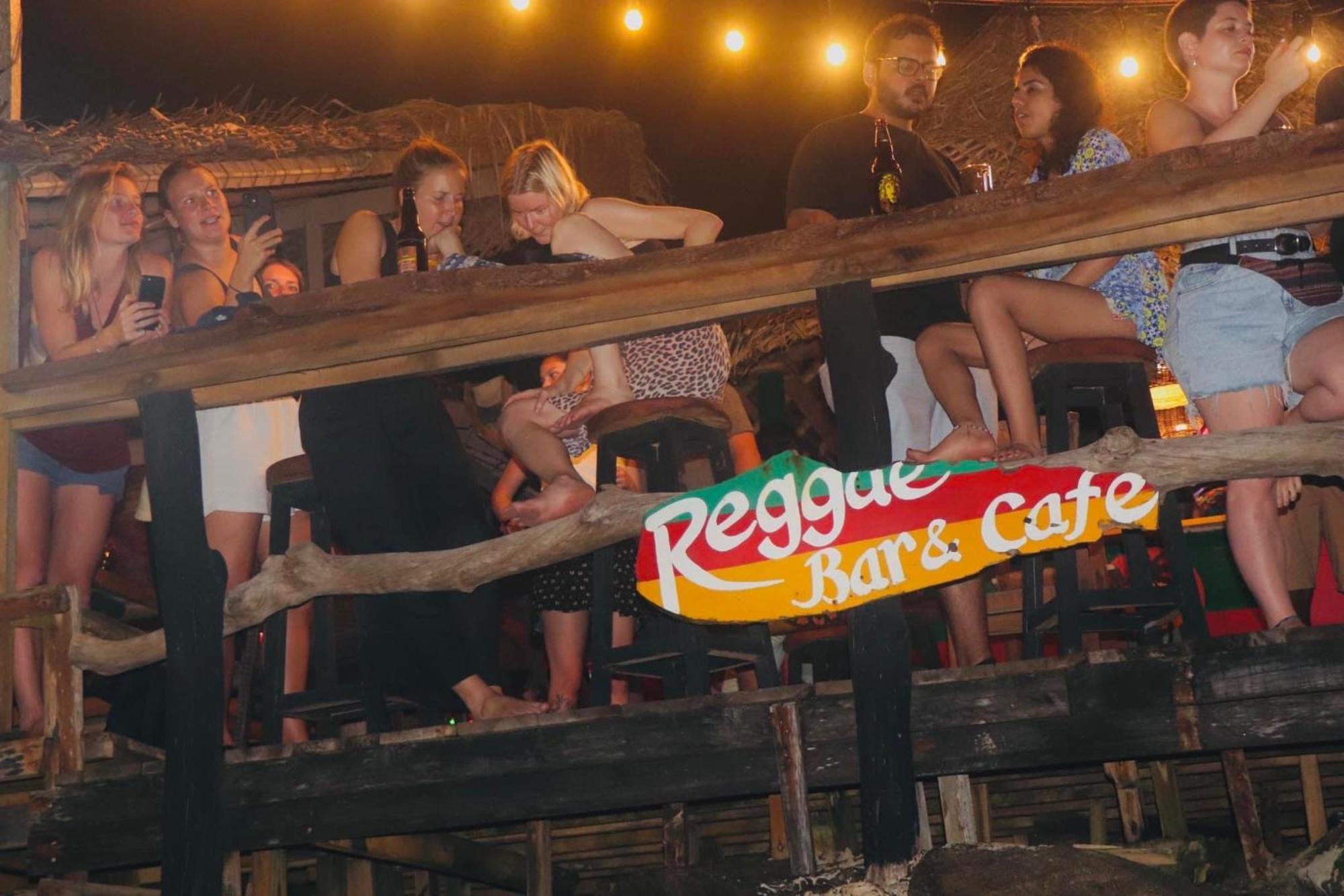 Backpack Beach Hostel & Reggae Bar Boossa Экстерьер фото