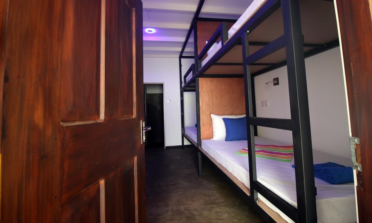 Backpack Beach Hostel & Reggae Bar Boossa Экстерьер фото