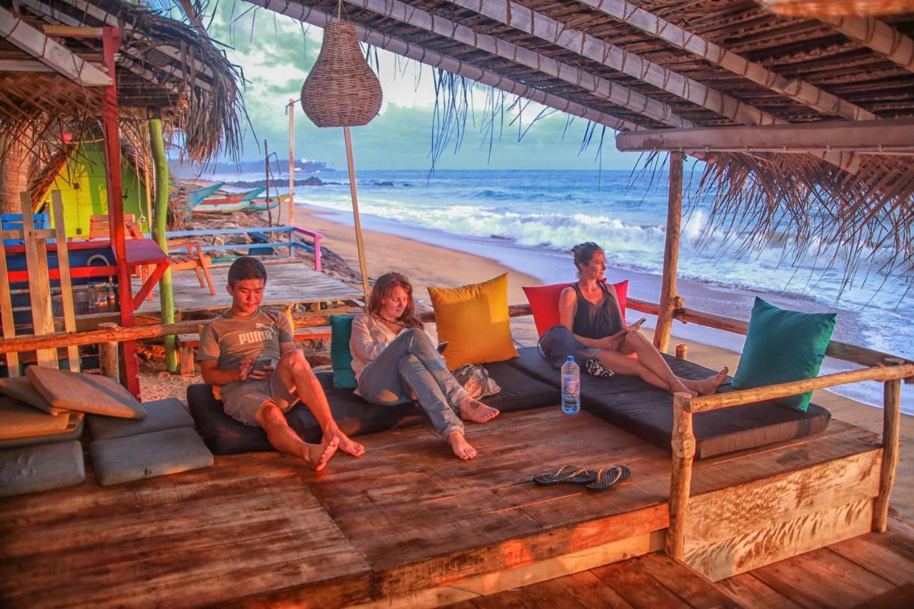 Backpack Beach Hostel & Reggae Bar Boossa Экстерьер фото