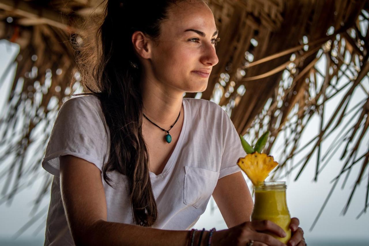 Backpack Beach Hostel & Reggae Bar Boossa Экстерьер фото