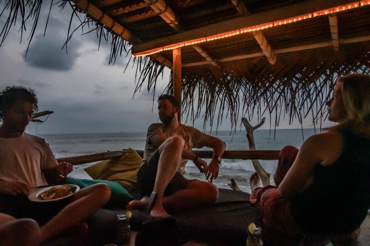 Backpack Beach Hostel & Reggae Bar Boossa Экстерьер фото