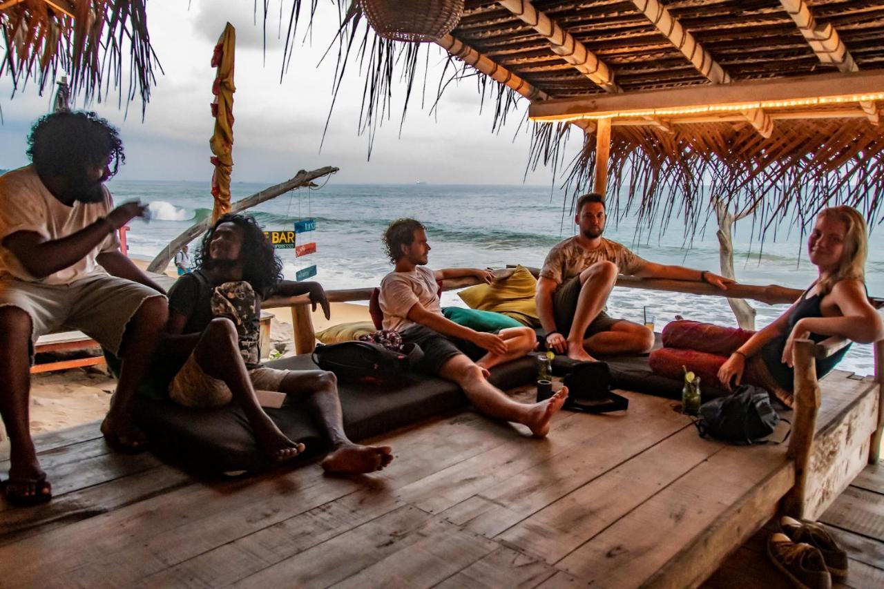 Backpack Beach Hostel & Reggae Bar Boossa Экстерьер фото