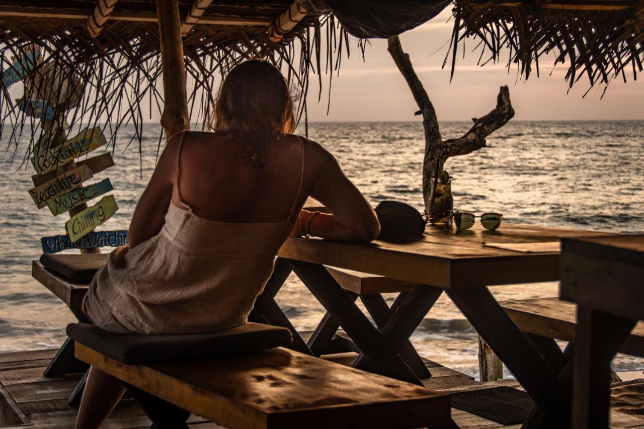 Backpack Beach Hostel & Reggae Bar Boossa Экстерьер фото